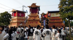 お披露目会場へ向かう